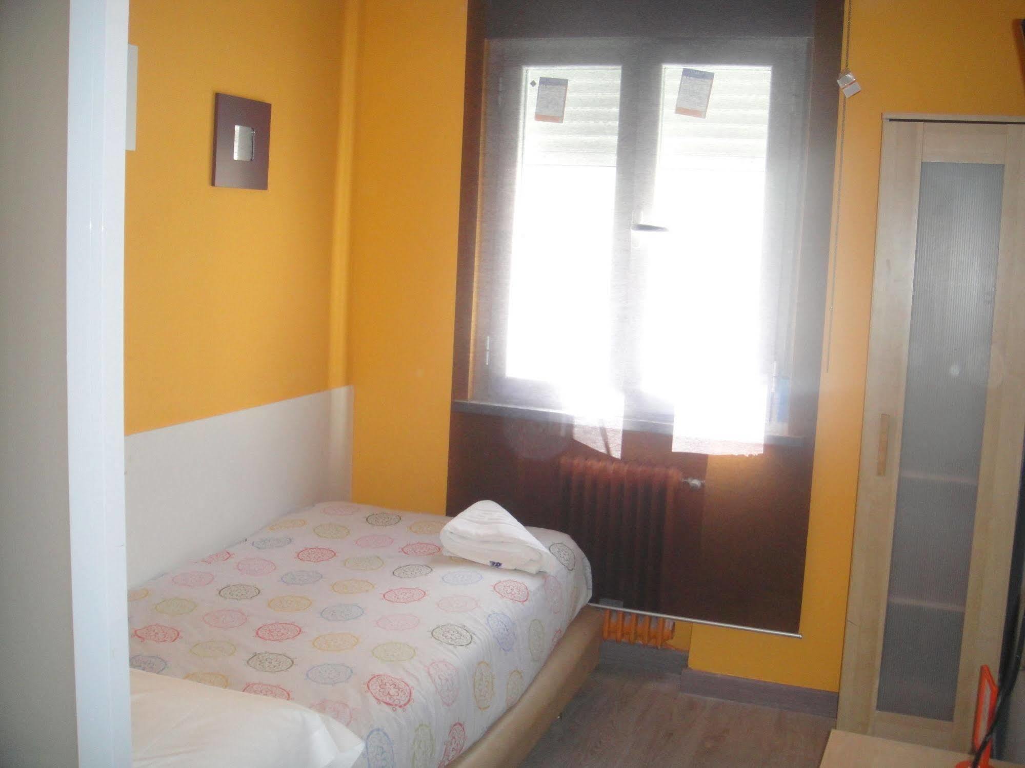 Arjori Rooms Hostal Salamanca Exterior photo